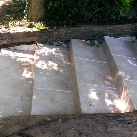 Limpieza y tratamiento de escaleras piedra con Algane en Gatika (Vizcaya) despues