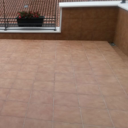 Limpieza de pavimento cerámico para Materiales de construcción Mª Antonia Zapirain despues