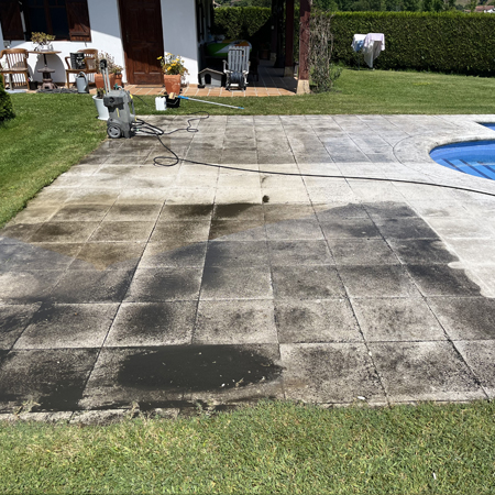 Limpieza de playa de piscina de piedra caliza blanca en Liendo (Cantabria)