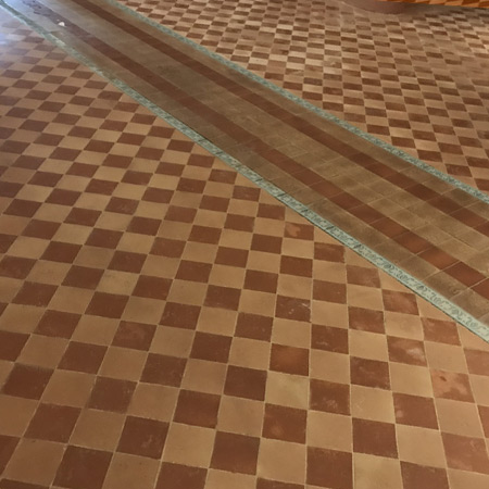 Limpieza y tratamiento de cera líquida en la Iglesia de Santa Maria. Valtierra (Navarra)