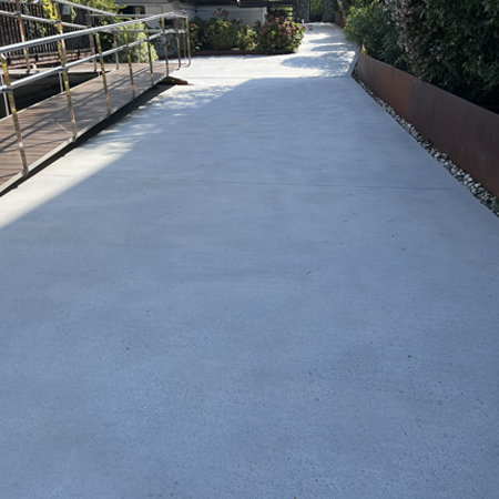 Limpieza y tratamiento de pavimento cementoso en Hondarribi (Guipuzkoa) limpio