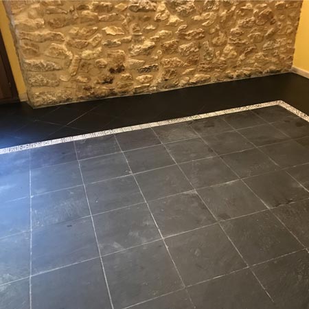 Limpieza y tratamiento tonalizante en pizarra negra en Hotel Palacio La Viñona, Colloto ( Asturias )