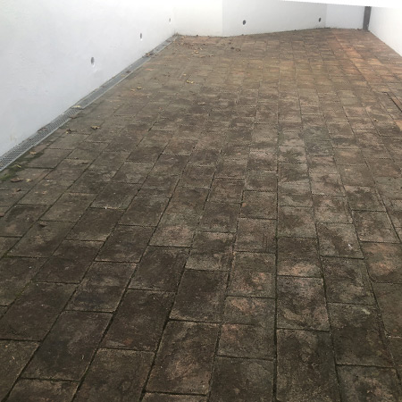 Recuperación y limpieza de suelo de barro interior en Pais Vascofrances (Francia)